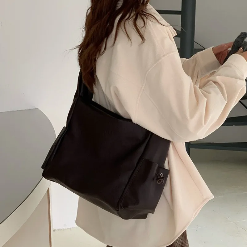 

Korean Large Capacity Tote Bag Autumn Winter Knot Detail Retro Lazy Aesthetic Soft Leather Shoulder Bag Versatile Commuter bag