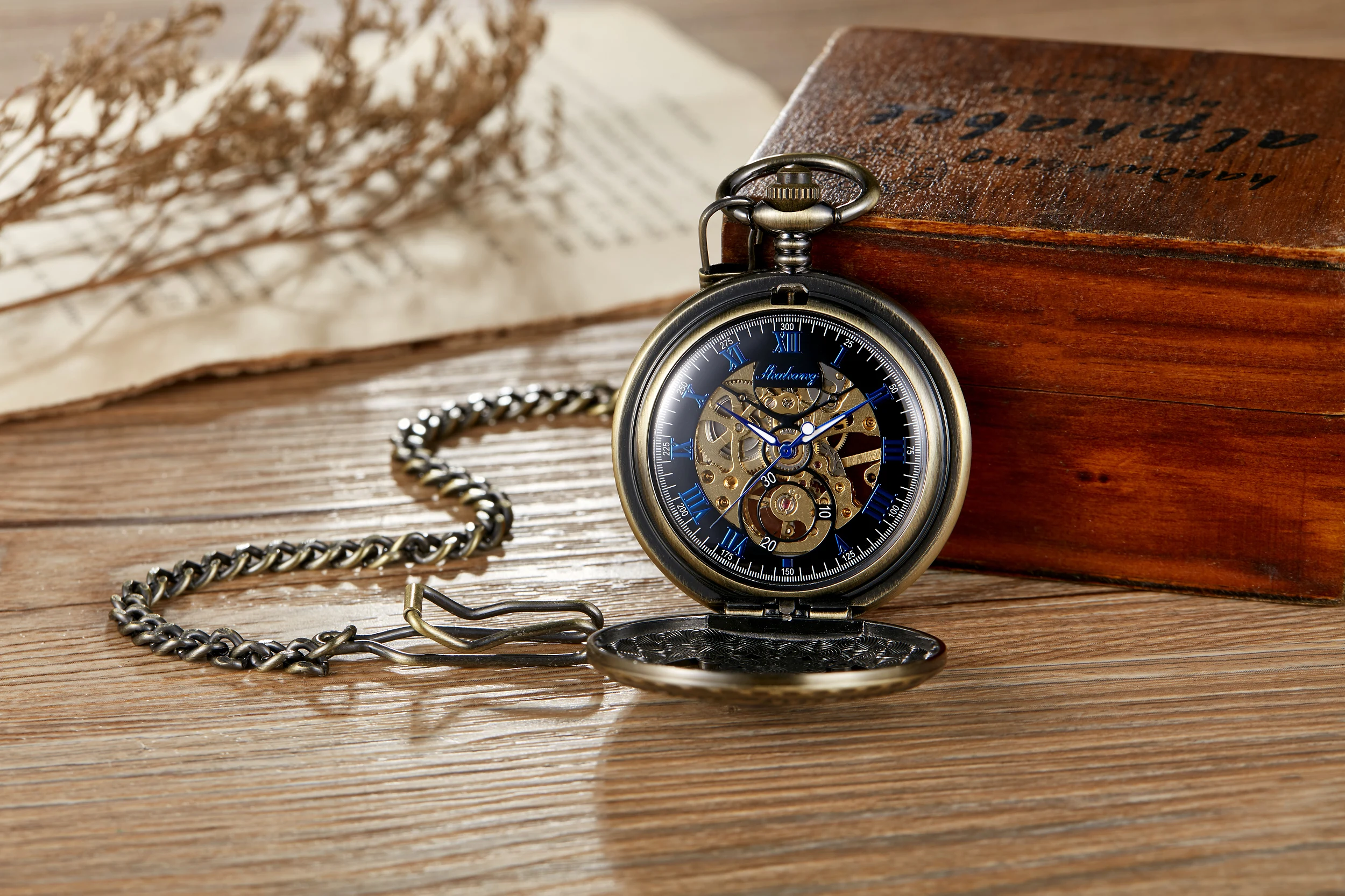 Simulation Pointer Blue Moon Sun Hollow Pattern Lady Pocket Watch Manual Mechanical Gloden Dial Pocket Watches Pendant Clock Man