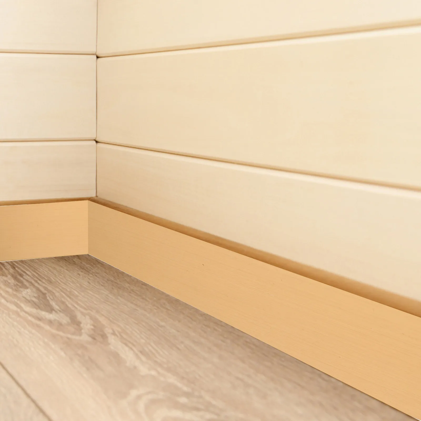 1 Roll Background Wall Peel and Stick Self-Adhesive Molding Trim Splashproof Mildew Resistant Flexible Wall Corner Trim 5M
