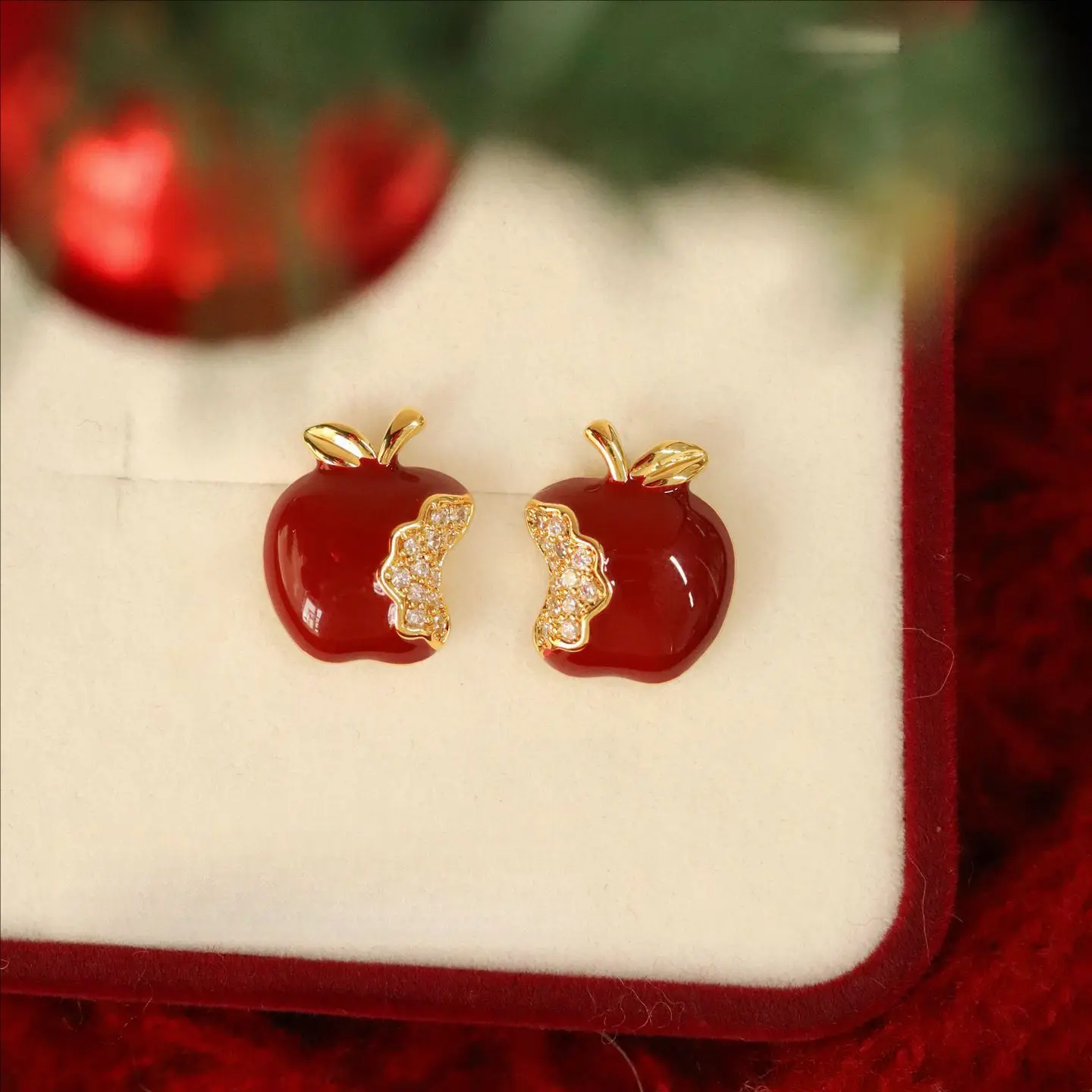 

Silvery Needle Oil-dripping Zircon Apple Studs Casual and Simple Design Sense Niche Earrings for Women