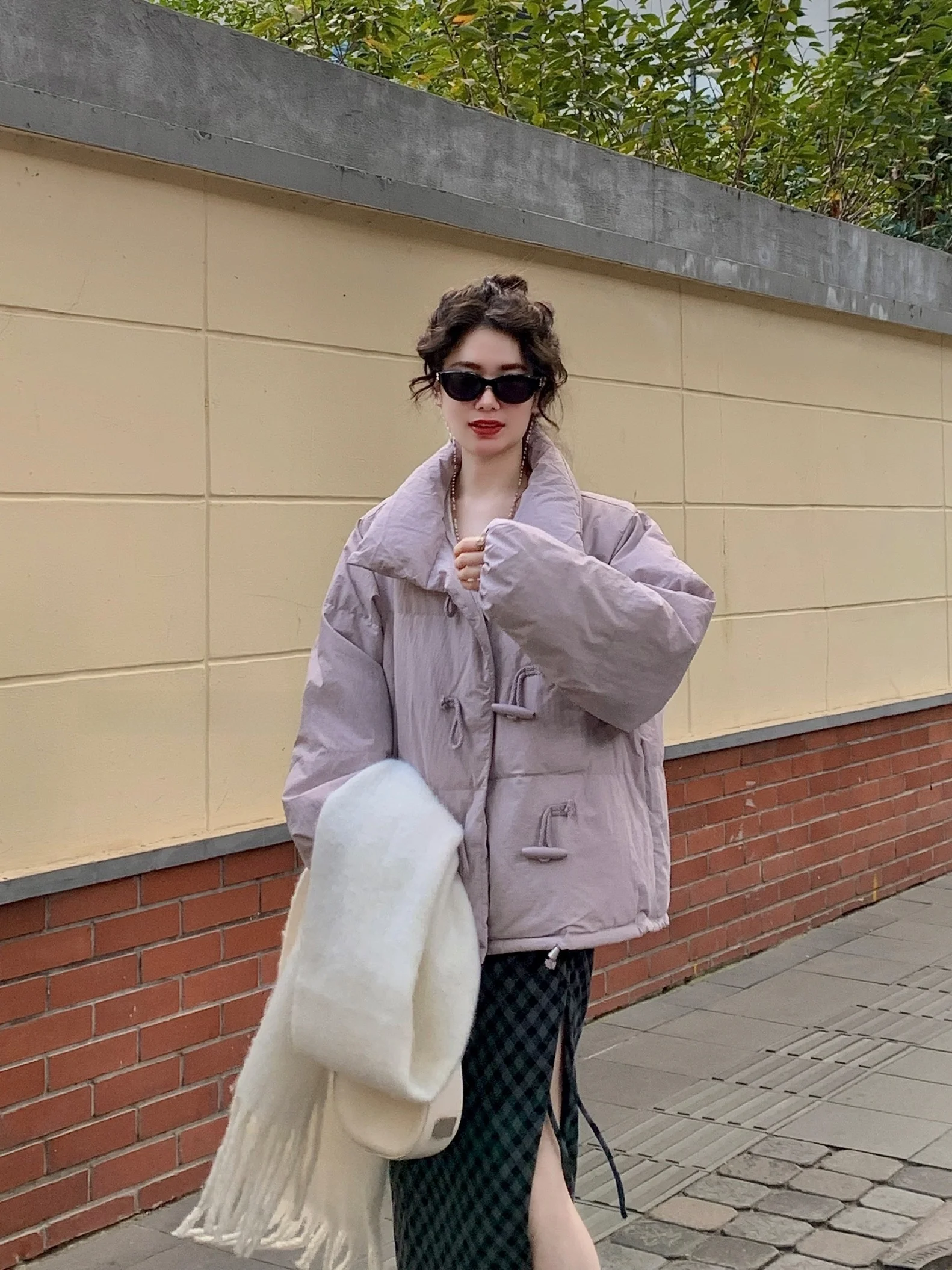 

Утепленная женская куртка-пуховик Whysocold фиолетового цвета с пуговицами из рога, свободного кроя, модная, с наполнителем из утиного пуха