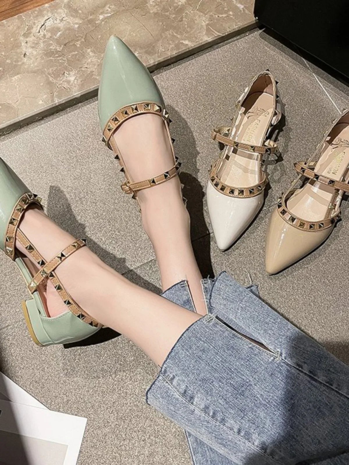 

Женские летние сандалии Fairy Sle на низком каблуке Single oes с заклепками и дуговой головой на одном ремешке, нежный вечерний бриз Head Cover oes