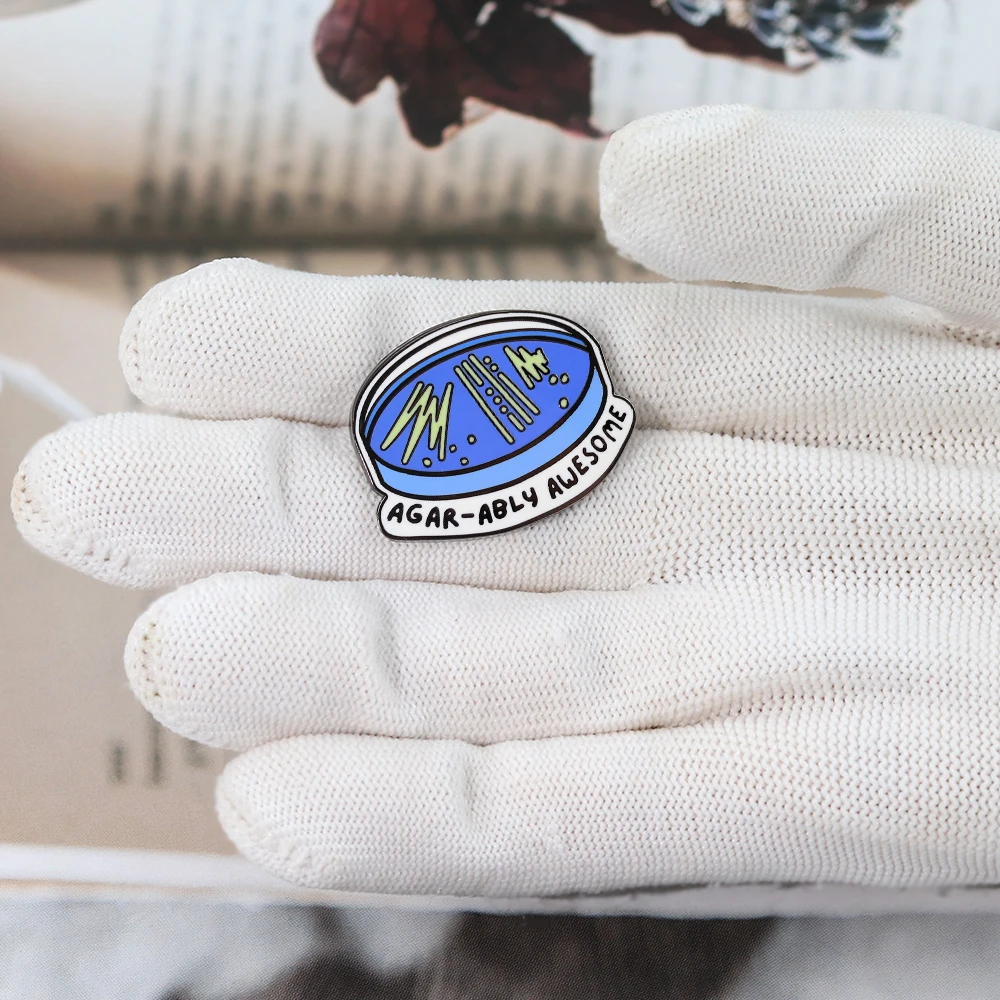 أجار - بروش رائع تمامًا طبق بتري شارة معدنية مثيرة للاهتمام علم الأحياء موضوع دبوس عشاق العلوم هدية ملحق مضحك