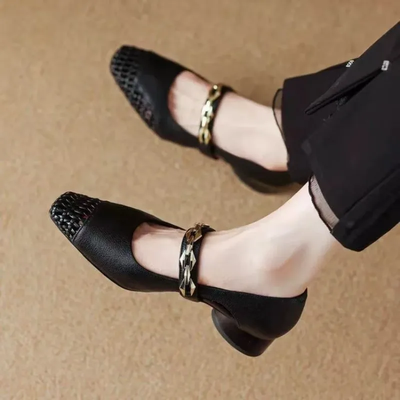 2025 New Fashionable Women's Sweet and Simple Chain Decorative Mesh Flat Shoes - Hollow Mesh Square Head