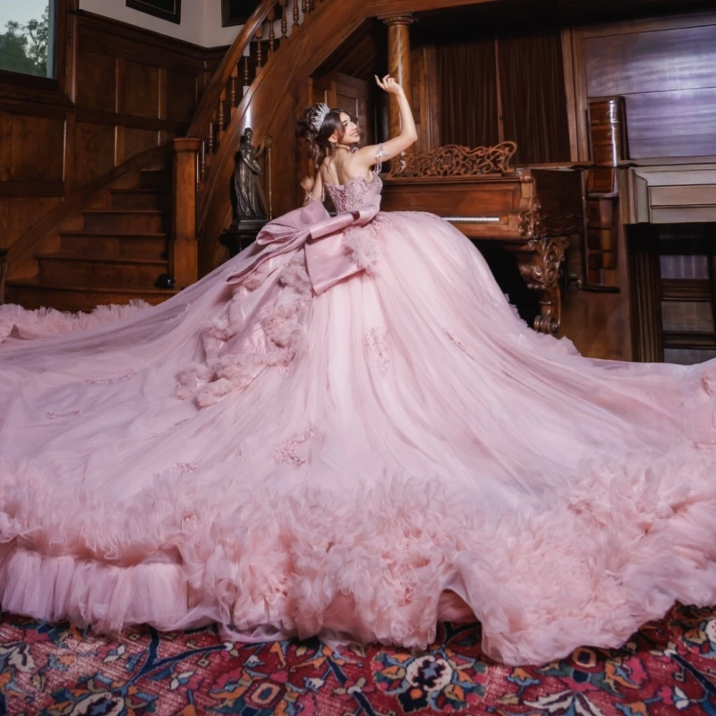 Rosa brilhante quinceanera vestidos fora do ombro apliques rendas miçangas cristal em camadas tull festa de aniversário doce 16 vestido