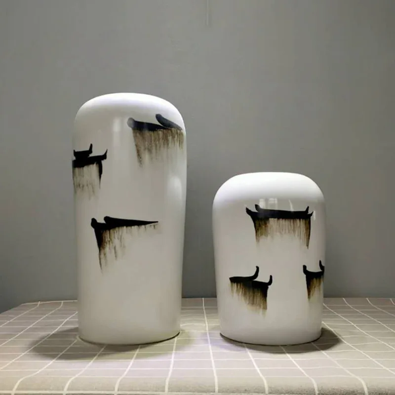 Creative hand-painted ink wash ceramic vase decorations, modern and minimalist model houses, sales offices, furniture cities,