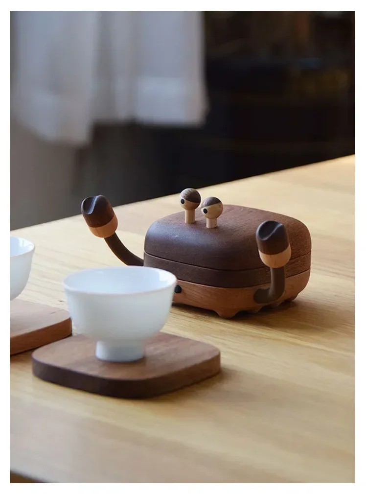 

Cute little crab coaster solid wood lacquered pet tea saucer insulation mat