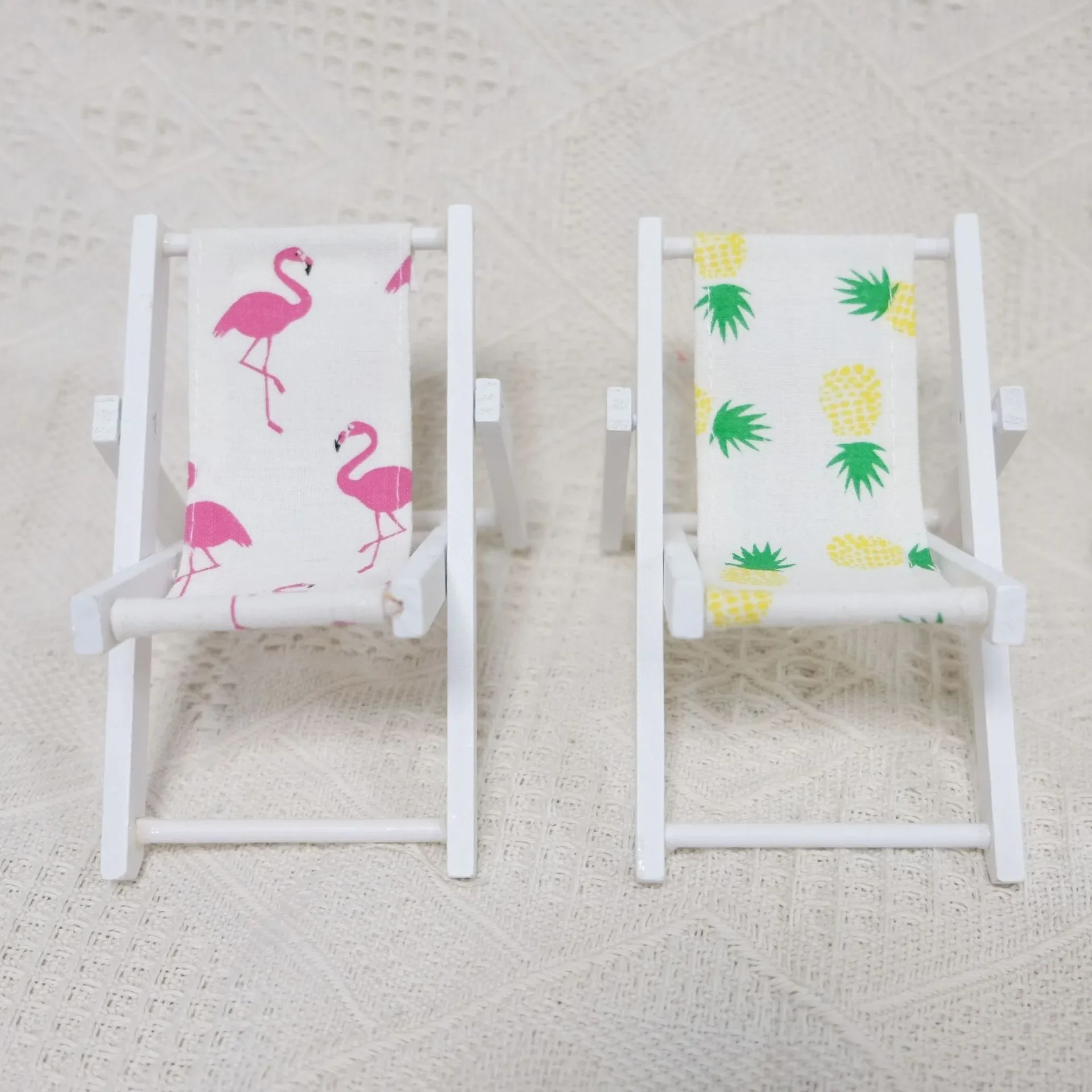 Mini Folding Beach Chair Wooden Lounge Dollhouse Miniature Home Desktop Garden Decoration Pineapple Flamingo Mobile Phone Holder