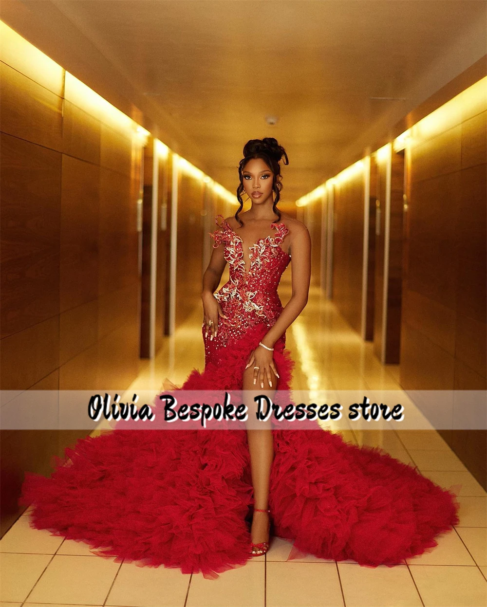 فساتين سهرة فاخرة استثنائية حمراء Aso Ebi 2025 خرز فتحة عالية تول Ruched ذيل أنيق رداء حفلات عيد الميلاد حسب الطلب