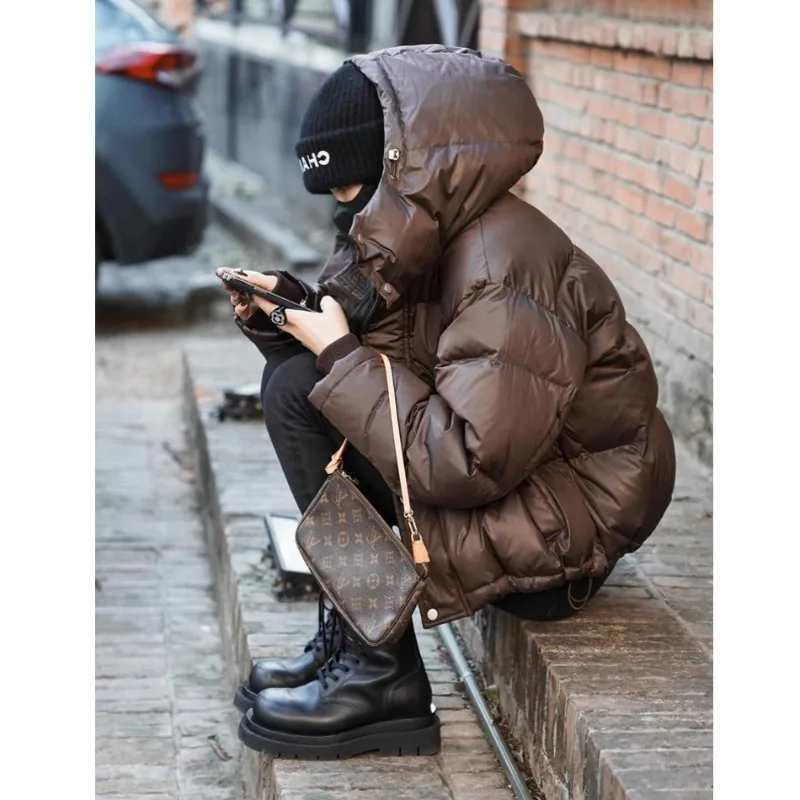 

Женские короткие парки кофейного цвета, Корейская версия, свободная хлопковая куртка с капюшоном, утепленное пальто, женская одежда, зима 2023