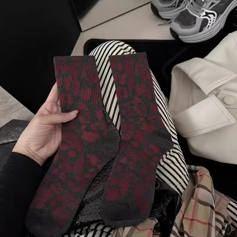 6/12 pares Otoño/Invierno calcetines largos con estampado de leopardo para mujer calcetines cálidos cómodos de moda estilo Retro deportes al aire libre calcetines de ocio