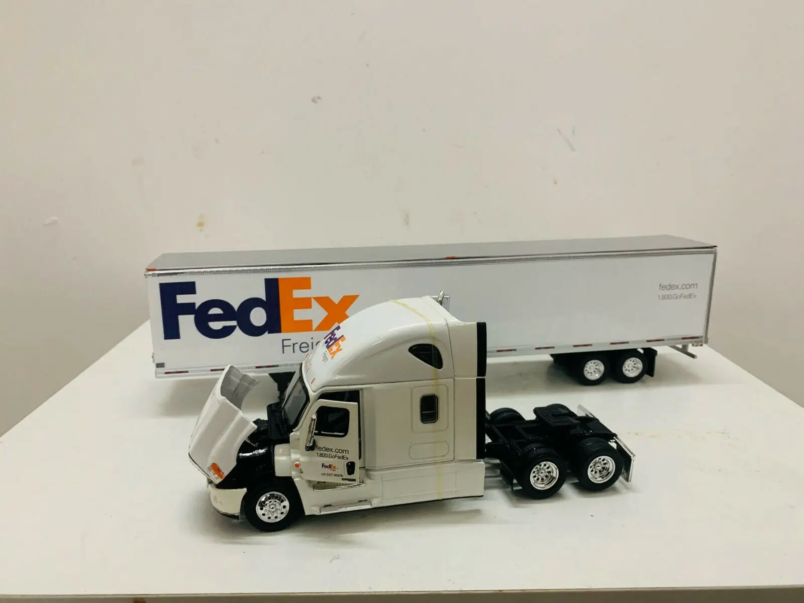 Fedex DieCast Model Truck 1/53 Scale Truck Model New Box