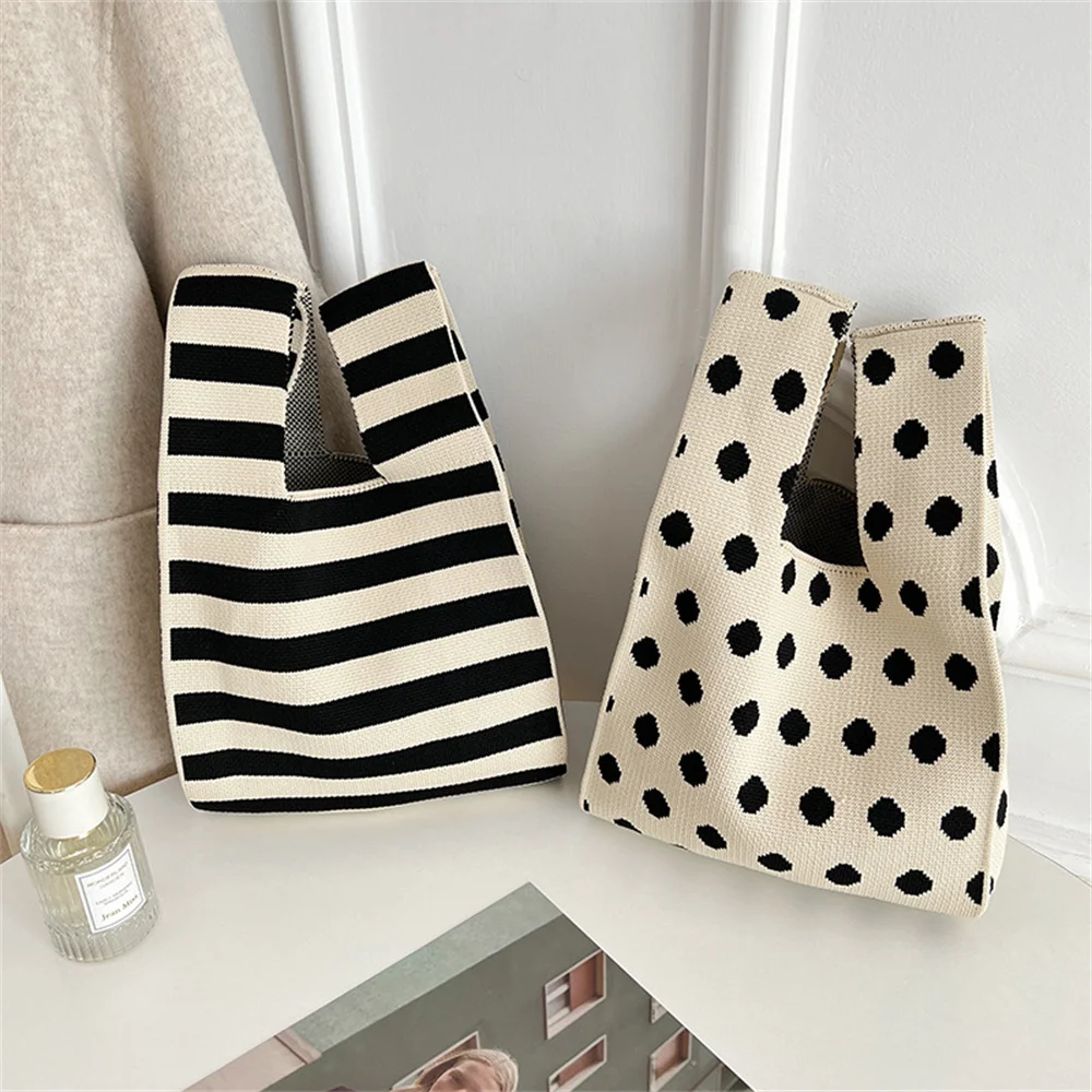 Bolso de mano de punto para mujer, bolsa de mano de algodón con diseño de rayas y lunares minimalistas, con nudo, para la muñeca