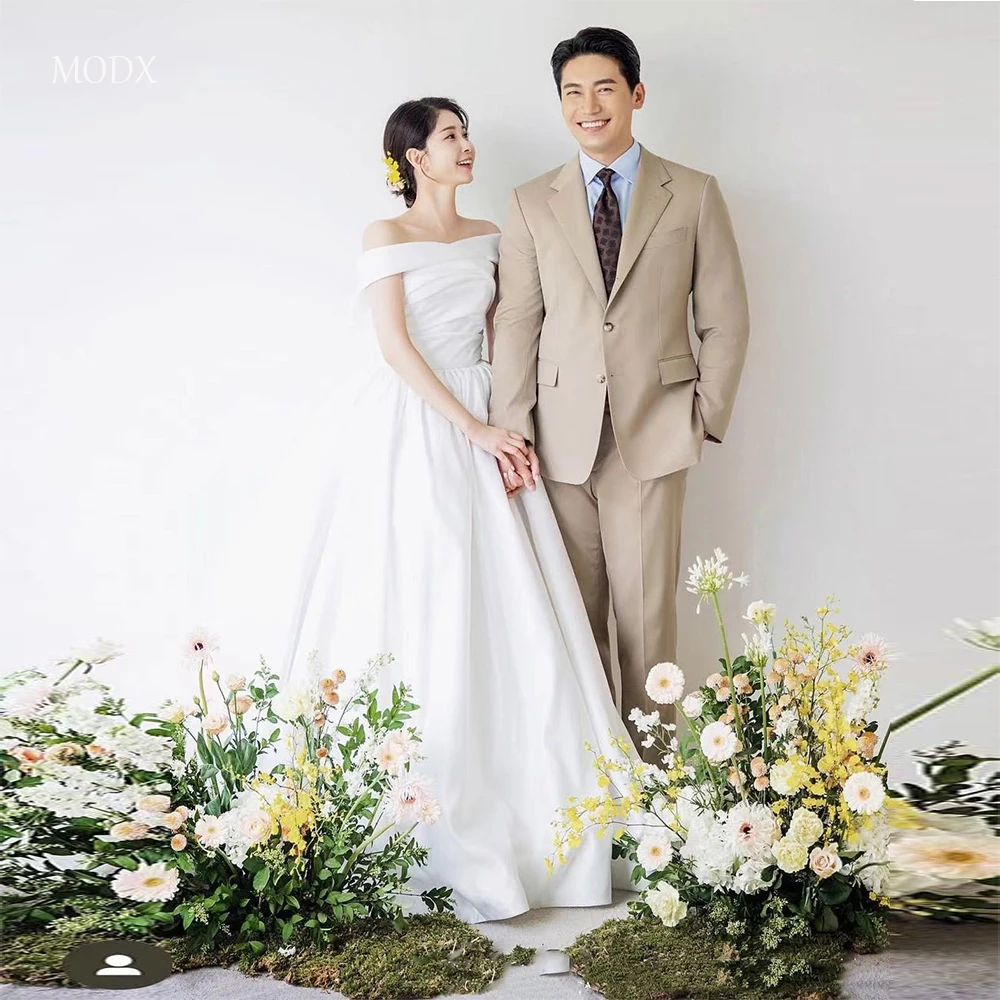 MODX فساتين زفاف كورية بيضاء بسيطة لالتقاط الصور قبالة الكتف على شكل حرف a طول الأرض مطوي الأميرة فساتين الحفلات المسائية #1