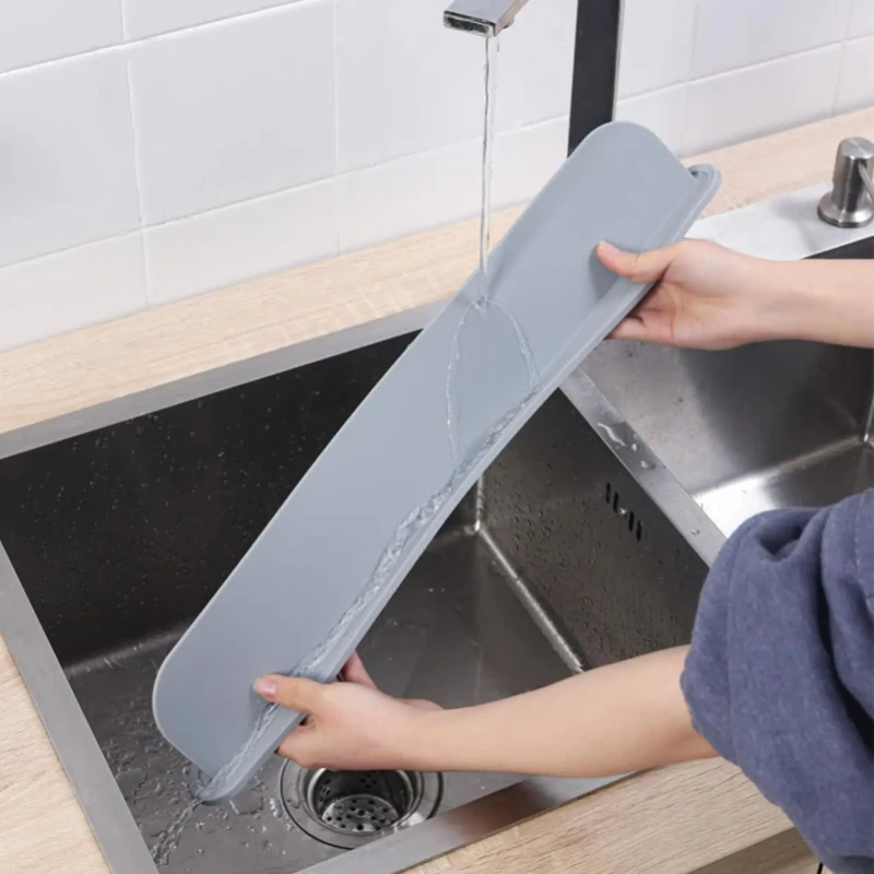 Silicone Sink Baffle Splash Guard Protect Cloth From Splashing Water Baffle Splash Protector for Washing Dishes Faucet Bathroom