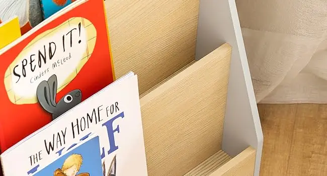 Bücherregal, Kinderbücherregal mit 4 offenen Fächern, Kindermöbel zur Aufbewahrung mit Vorderseite zur Präsentation, 61 x 30 x 71 cm, Farbe: Weiß + Holz. – Detail 3
