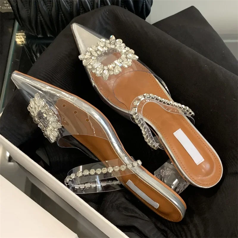 

Aneikeh/элегантные прозрачные свадебные туфли из ПВХ, шлепанцы-мулы с острым носком, женские вечерние модельные туфли с пряжкой и кристаллами и бриллиантами, туфли на низком каблуке