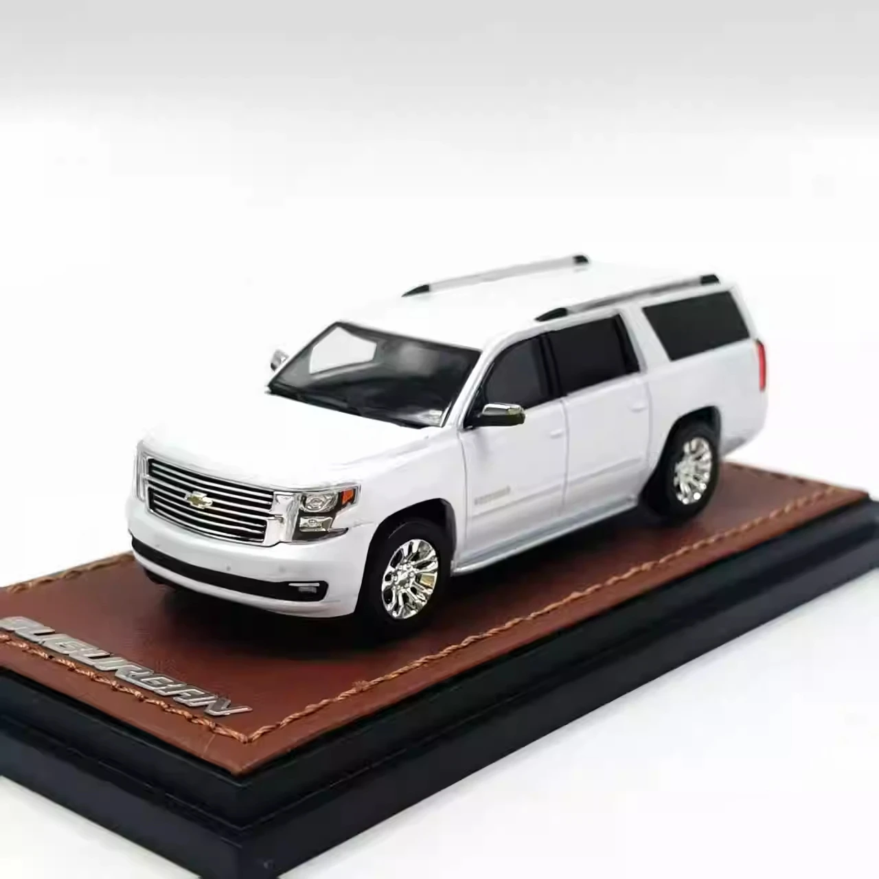 

GOC 1/64 Suburban SUV Alloy Car Diecasts & Toy Vehicles Car Model Miniature Scale Model Car For Children