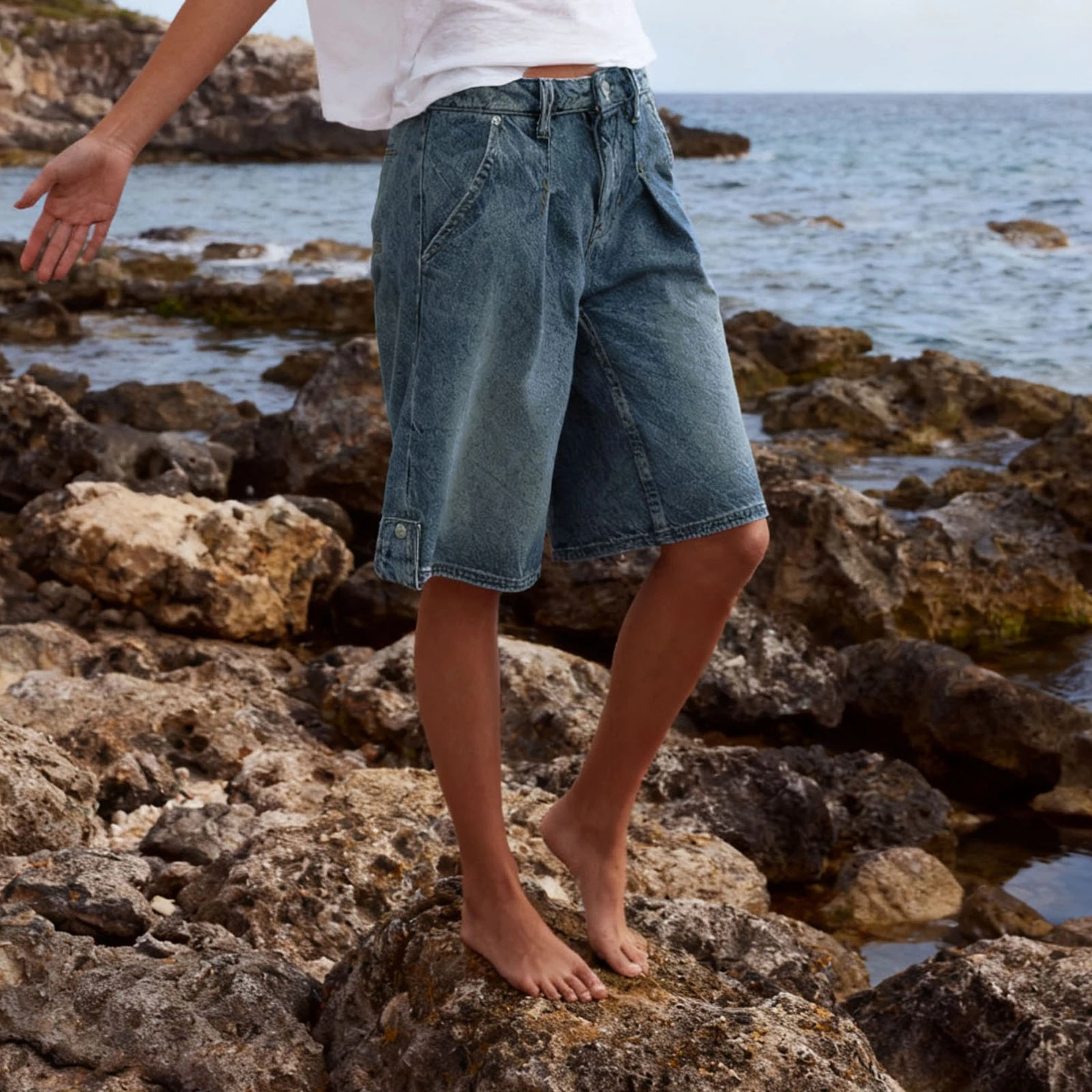 2026年春 レディース デニムショートパンツ、ヴィンテージ風膝丈ショートパンツ、ゆったりとした夏のカジュアルショートパンツ、ストリートウェア