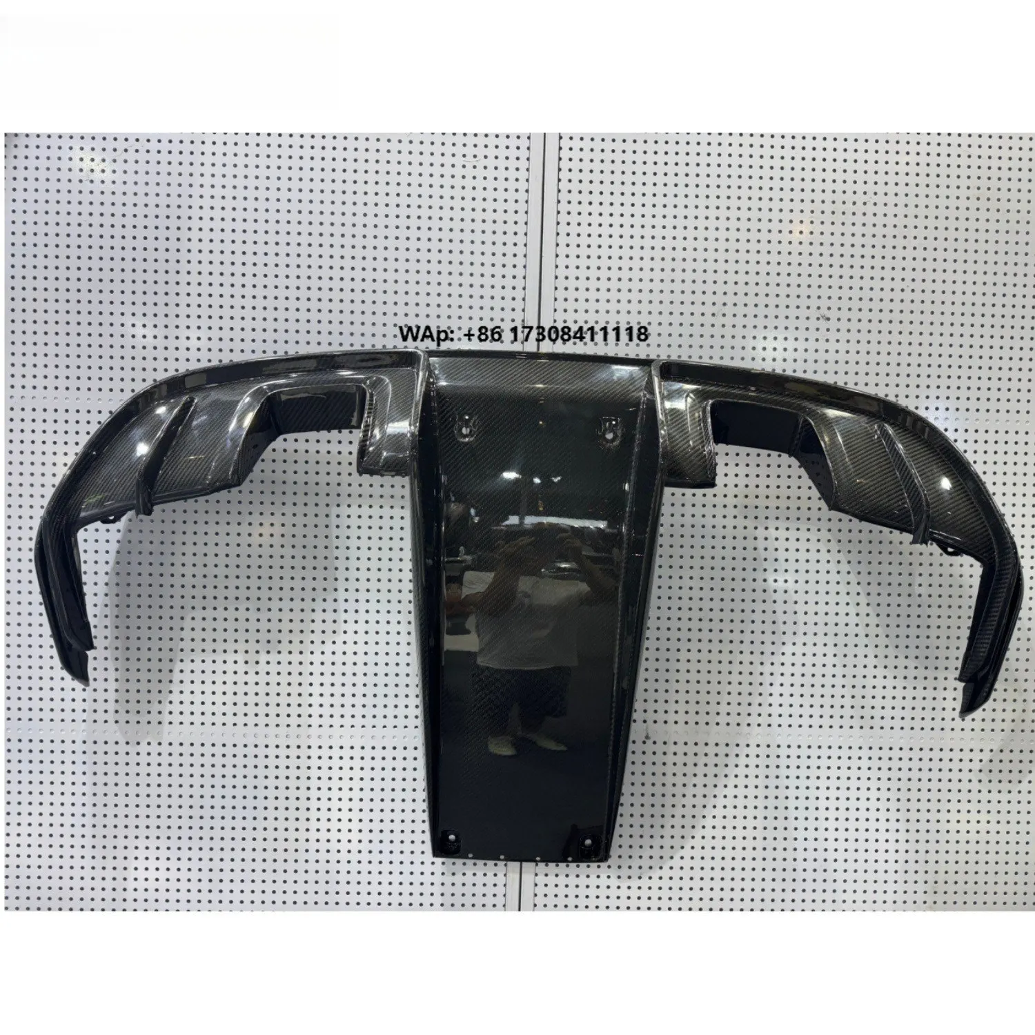 

High Performance Dry Carbon Fiber Car Bumpers Rear Diffuser Suitable for 718 GT4 1:1 Rear Diffuser
