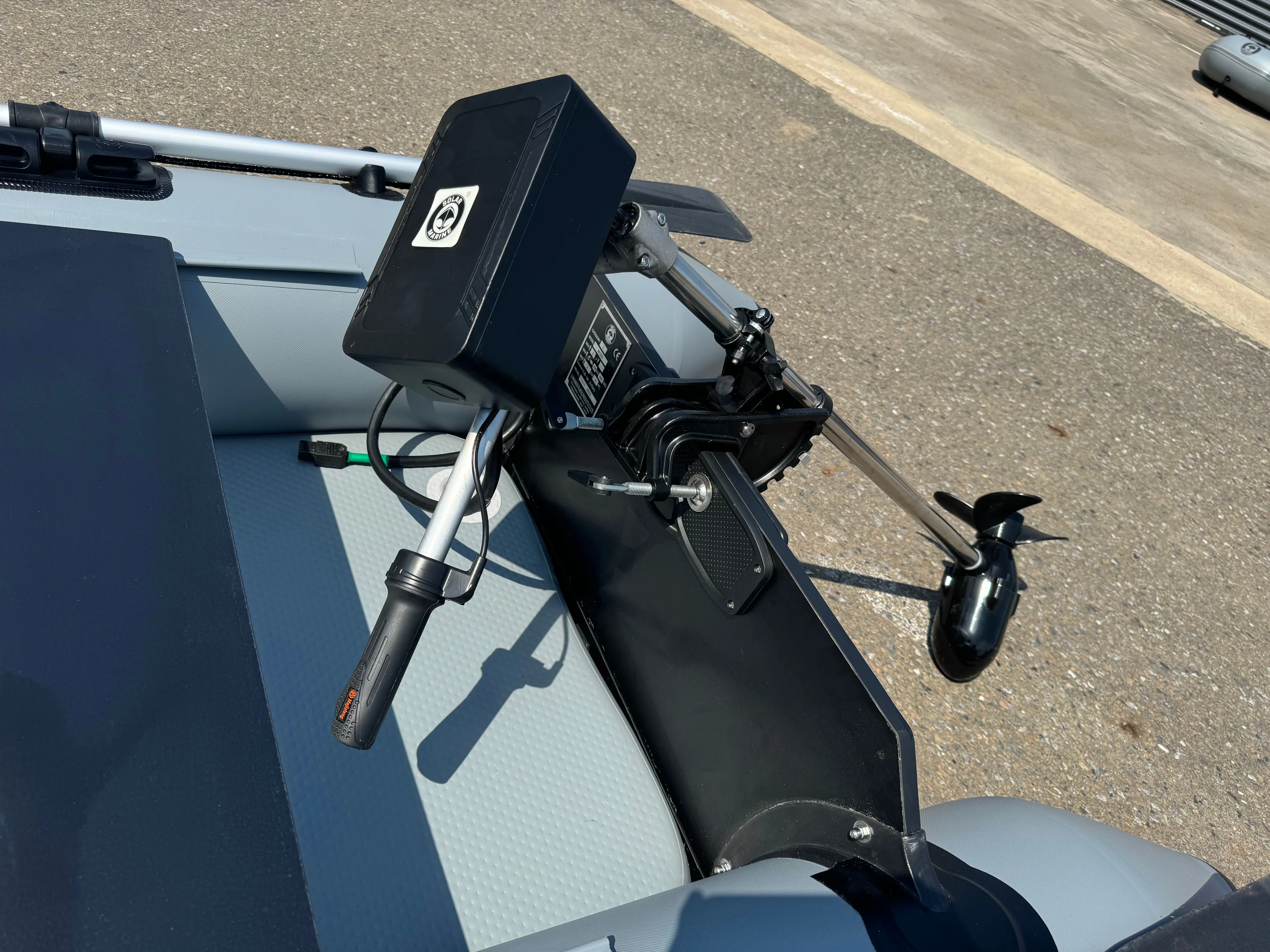 Barco de assalto inflável de 2,3 m, 230 cm, 7,5 pés, caiaque de velocidade para 2 pessoas, 0,7 mm, canoa de PVC, iate com acessórios de remo