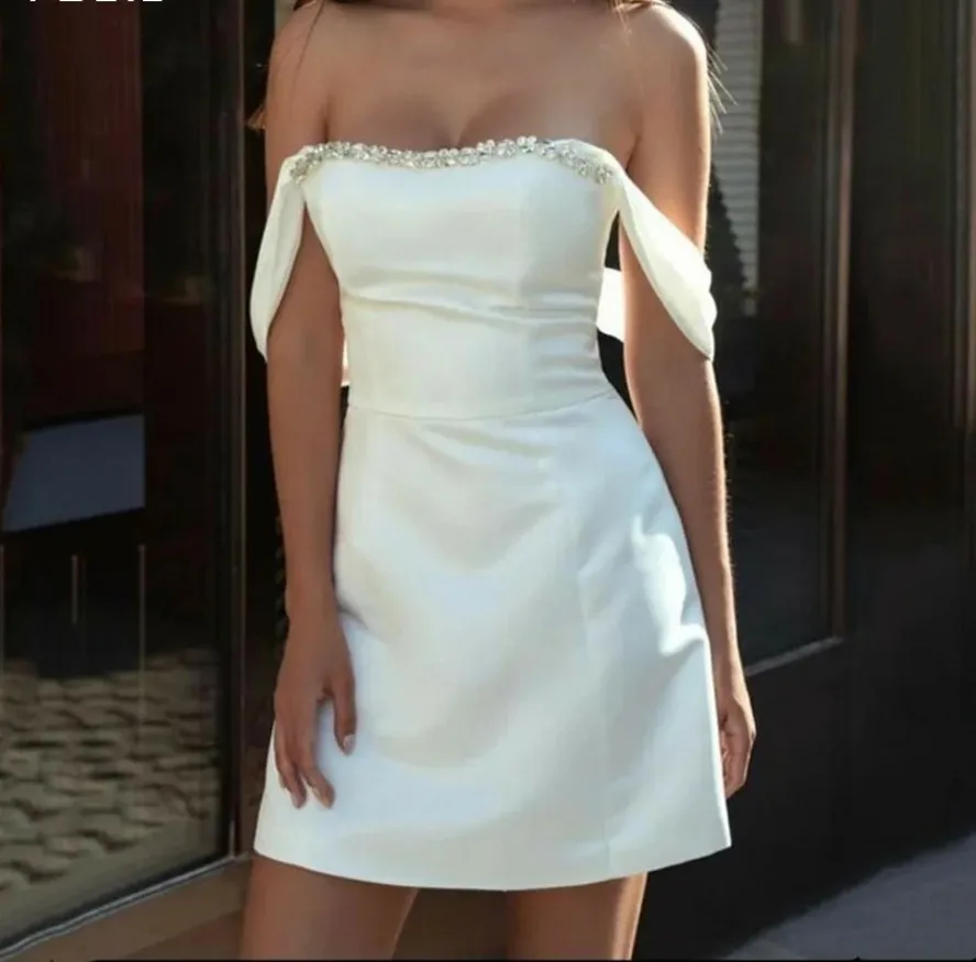 ชุดแต่งงานทรงเอแบบเรียบง่าย ปี 2026 แบบเปิดไหล่ ประดับลูกปัด ผ้าซาตินสั้น ชุดเจ้าสาวสำหรับงานปาร์ตี้ ชุดเจ้าสาว