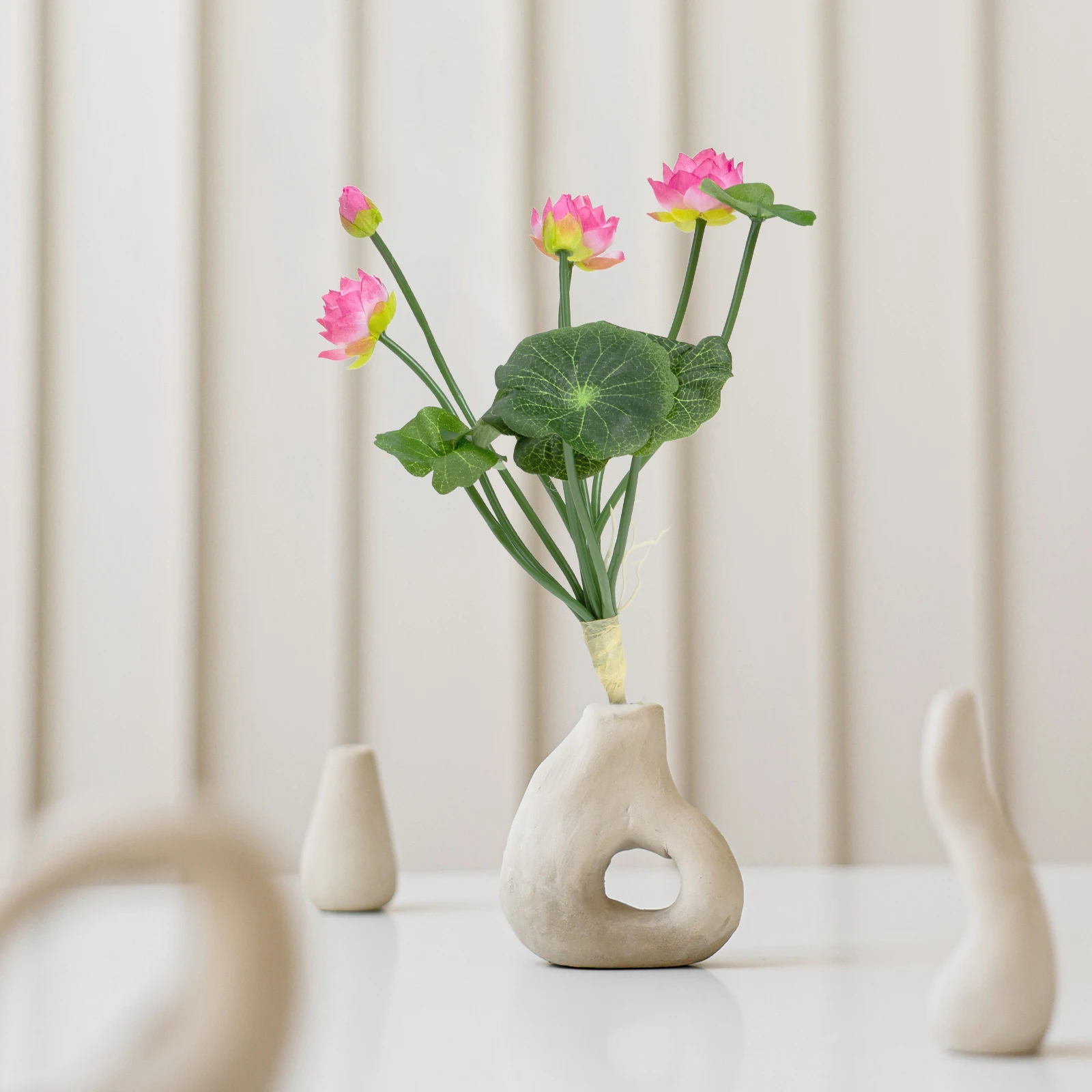 

2pcs Artificial Lotus Lifelike Simulation Decor For Home Office Fake Plant Adornment Garden Flower Scene Props