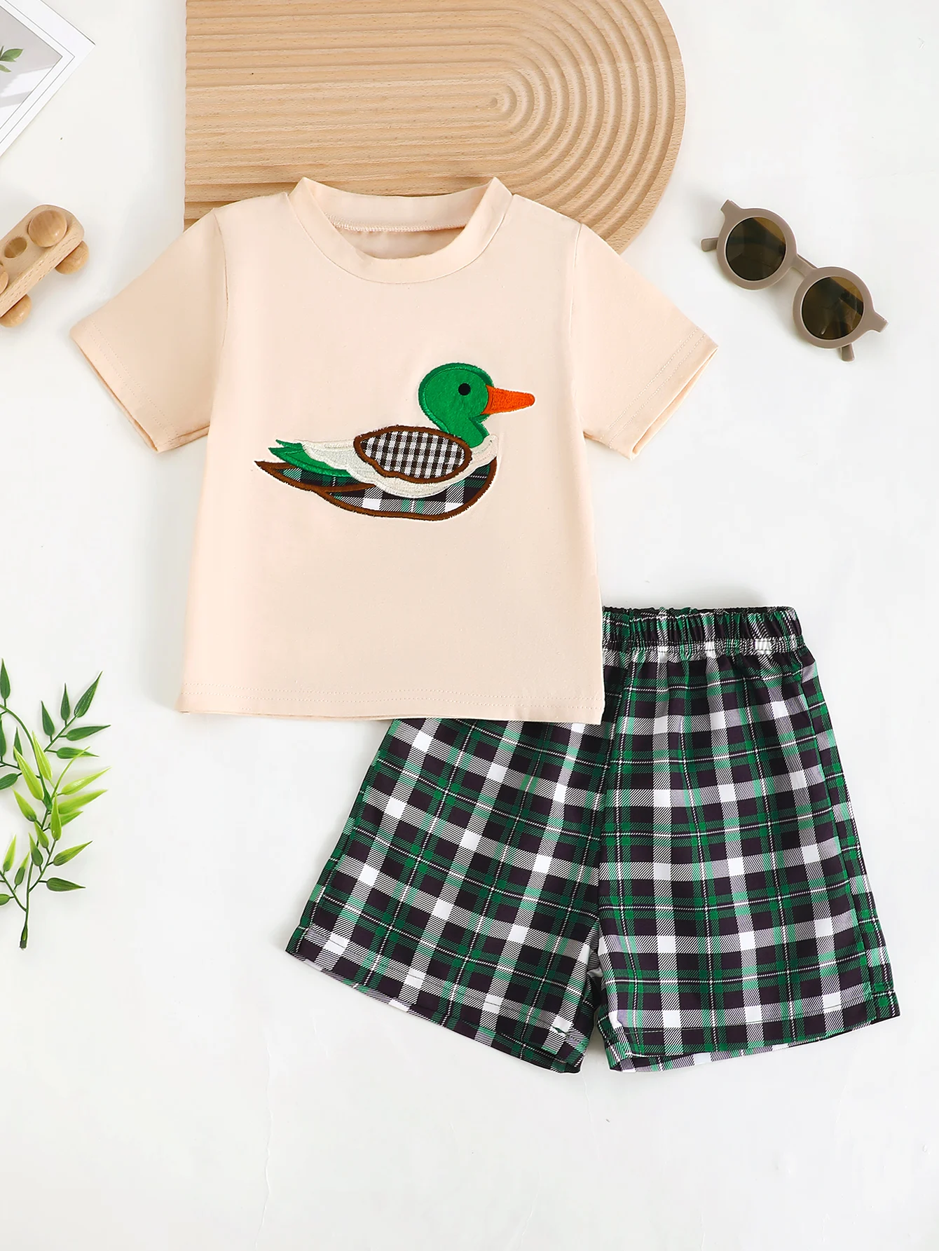 Niedliches Kleinkind-Jungen-Outfit-Set mit Karomuster und kurzen Ärmeln, Ensemble für Kleinkinder