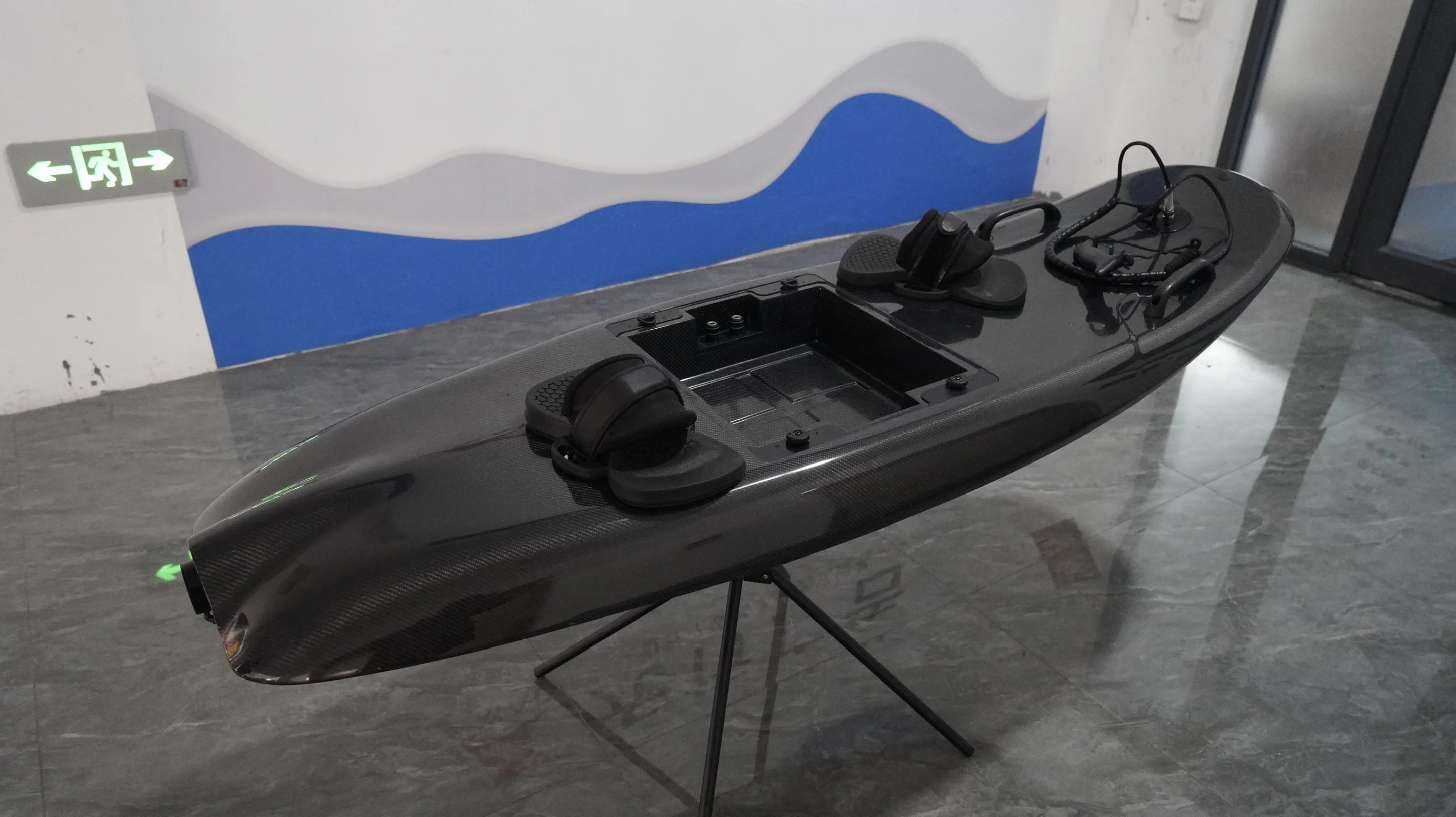 2026 New Model Carbon Fiber Wireless Surfboard Surf with Handles 10KW Powerful Electric Jet Surf Board Water Jet Surfboardpromot