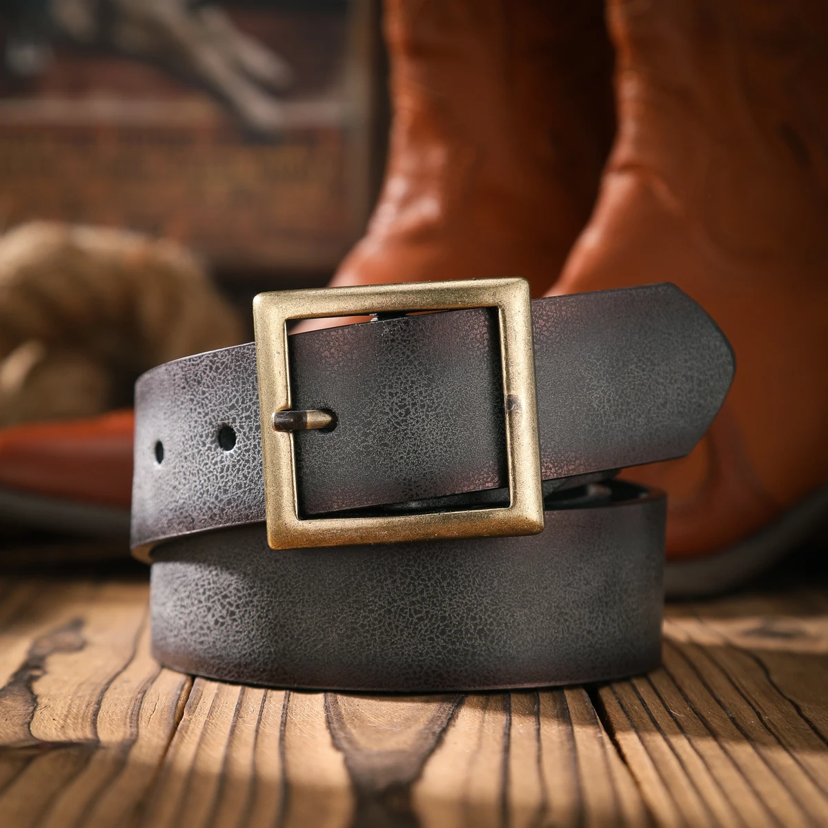 Ein lässiger und retroer Gürtel, ein Taillenaccessoire für Kleidung im Western-Stil, Metallschnalle, PU-Gürtel, geeignet für Männer und Frauen. – Detail 3