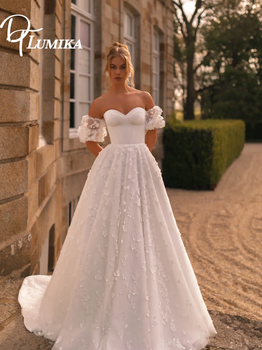 

Charming Off-Shoulder Petal-Sleeve Wedding Dress 2026 Romantic Floral-Appliqué Bridal Gown Graceful A-Line Floor-Length Bridal D