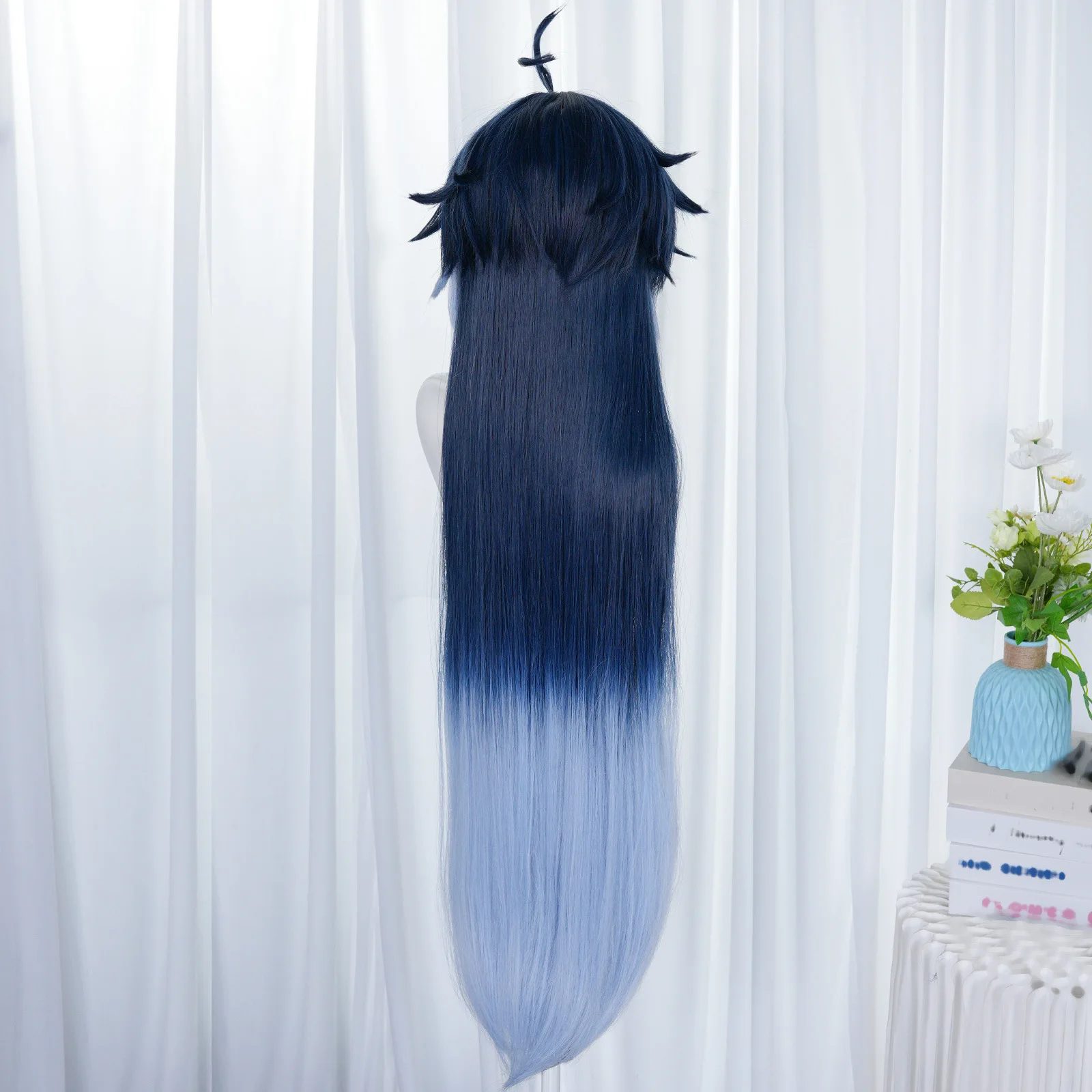 무서움에 굴하지 않는 계약의 새로운 주인공인 CLOVE는 35cm 그라데이션 짧은 가발로 '트와일라잇 버터플라이'라는 코스프레 가발입니다.