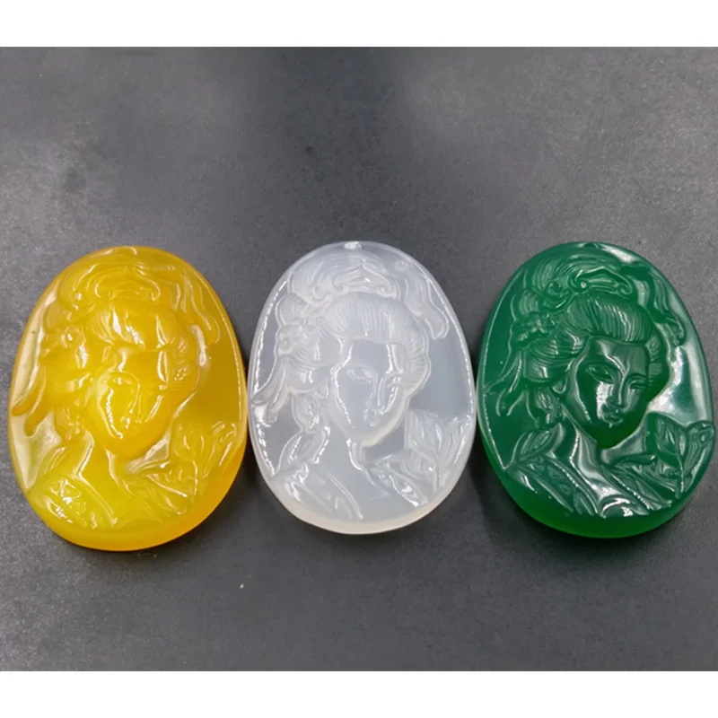 

Женский нефритовый кулон из агата