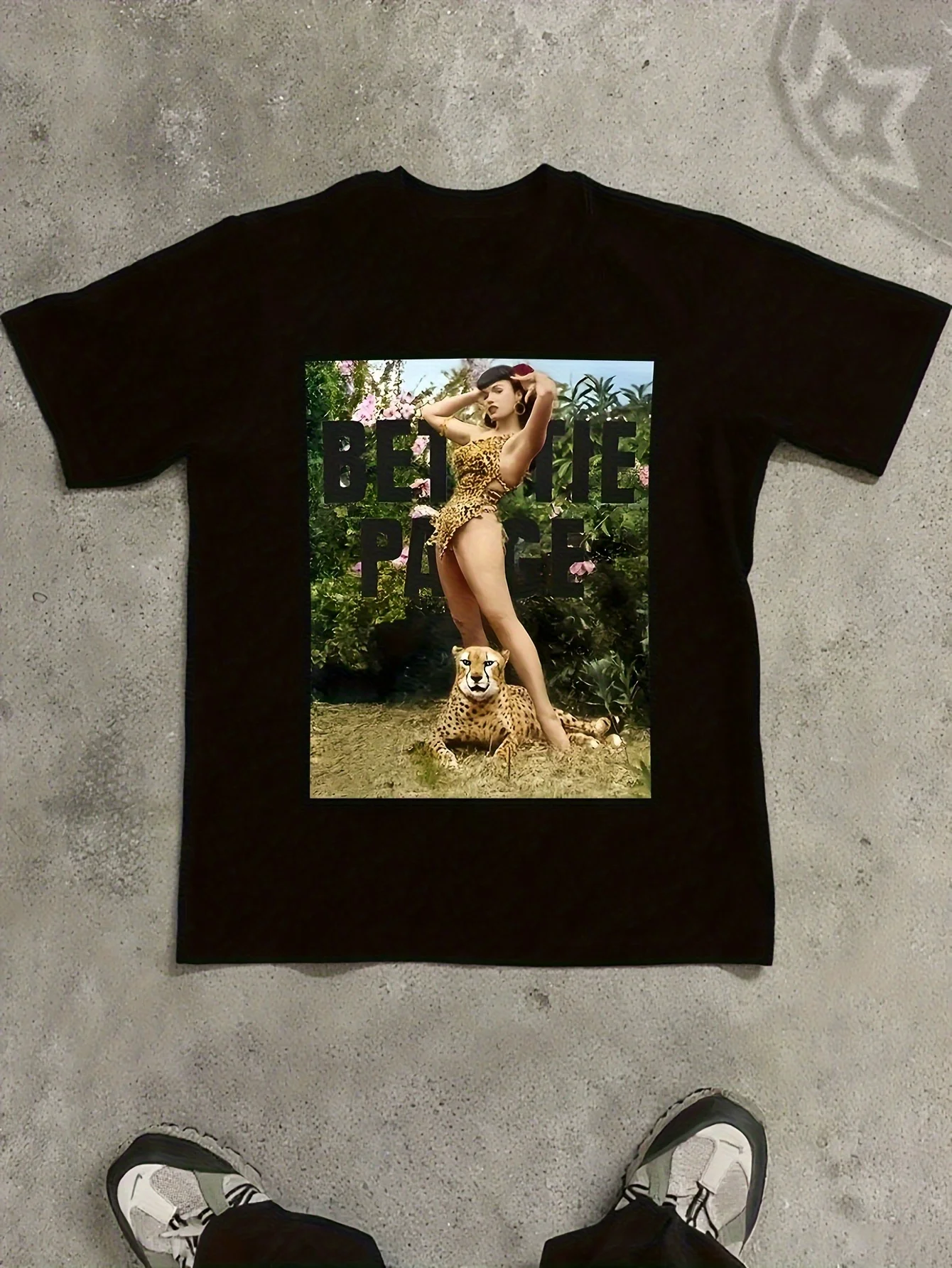 

Мужская футболка в стиле ретро с леопардовым принтом Betty Page - принт с изображением кинозвезды 1950-х годов, подходит для любителей классических фильмов