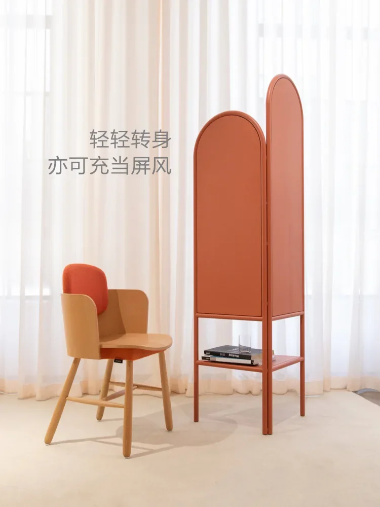 غرفة نوم فاخرة بإضاءة نورديك، خزانة تخزين زاوية على جدار غرفة المعيشة، رف كتب