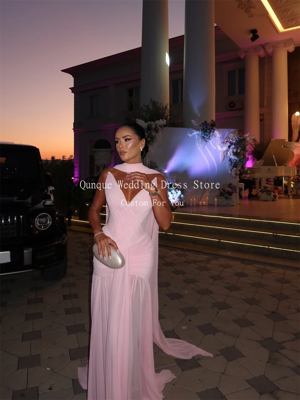 Qunque Roze Chiffon Avondjurken V-hals Kriskras Plooien Vestidos Para Mujer Elegantes Party Prom Gown Met Cape Aangepaste