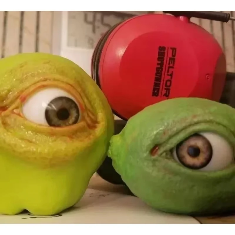 The All Seeing Fruit Resin Statue Simulation Fruit Lemon Apple Hand With Eyes Creative Sculpture Spoof Fruit Eyes Decoration