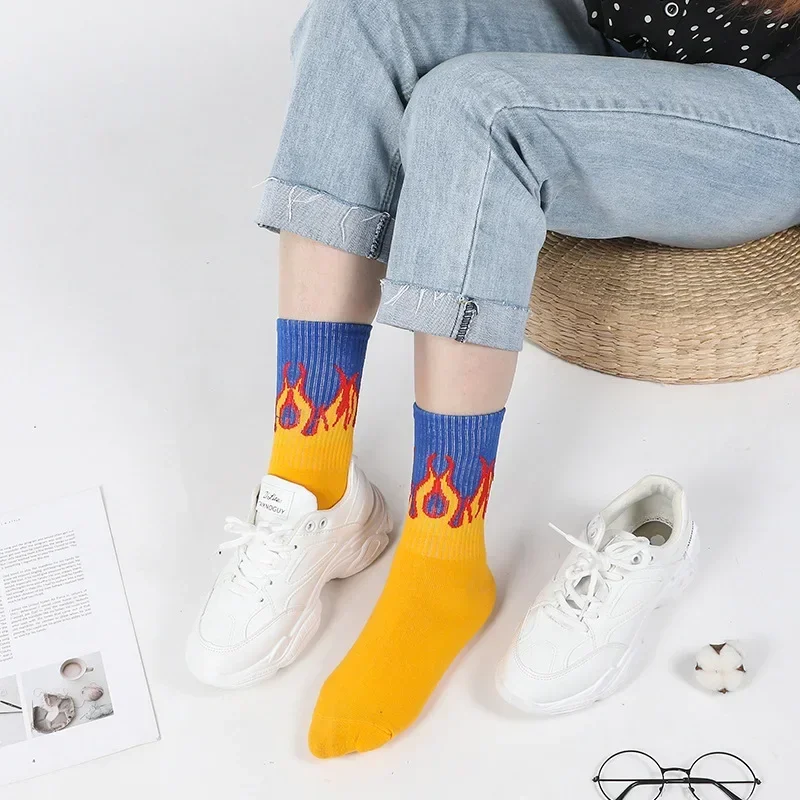 Unisex Flame Black White Yellow Fire Sokken Novelty Hip Hop Harajuku Socks Skateboard Calceines Mujer Street Skarpetki Socks