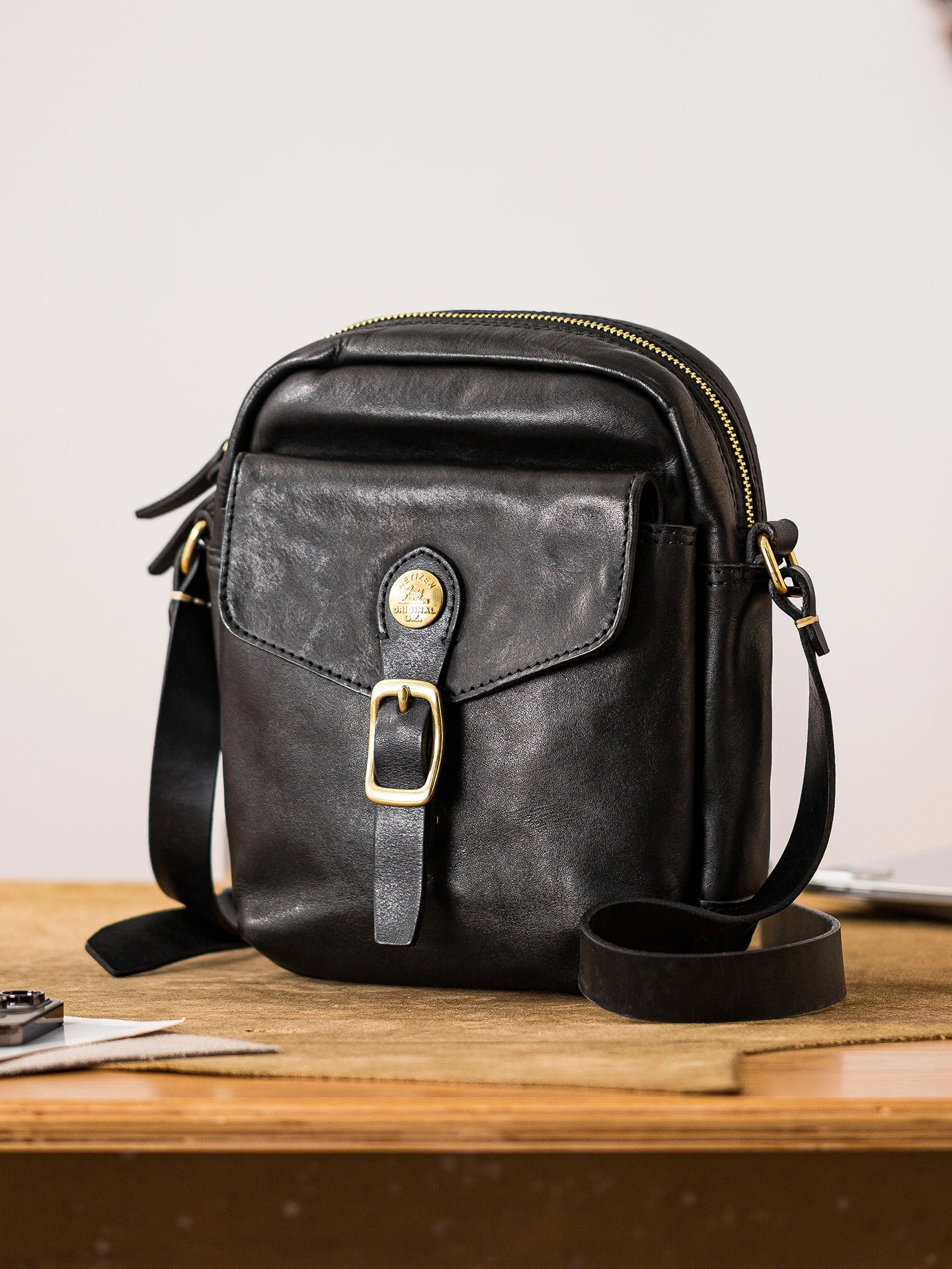 

PNDME casual designer handmade genuine leather men's small phone bag outdoor party luxury cow leather shoulder crossbody bag