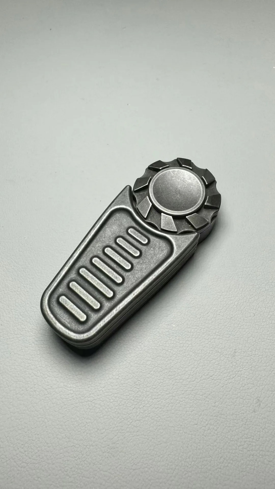 

Бренд Fire Stone Push из нержавеющей стали Stone Wash, черный и сделать старый EDC, декомпрессионная игрушка