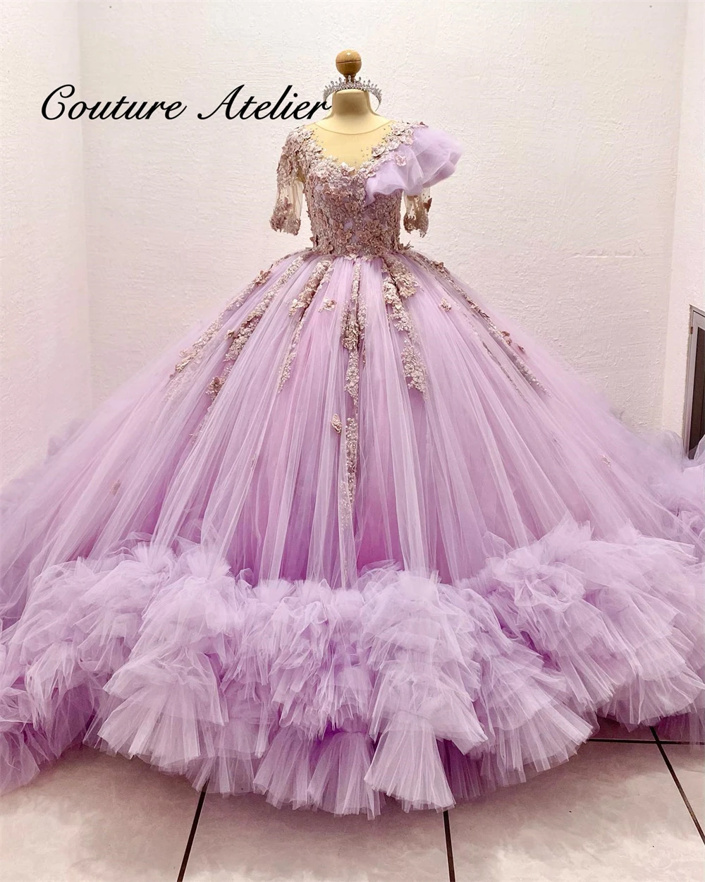 

Attractive Champagne Spaghetti Quinceanera Dress Beaded Lace Appliques Ball Gown With Bow Ruffle vestidos de xv años Customized