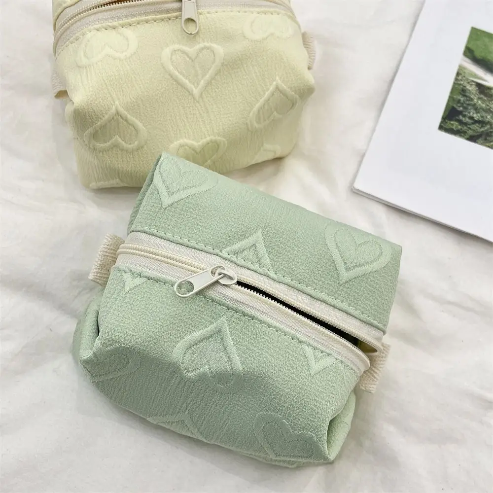 Mini sac à cosmétiques brodé en forme de cœur, porte-monnaie multifonctionnel, petit sac de maquillage, sac d'emballage de bijoux, porte-carte, sac de rouge à lèvres