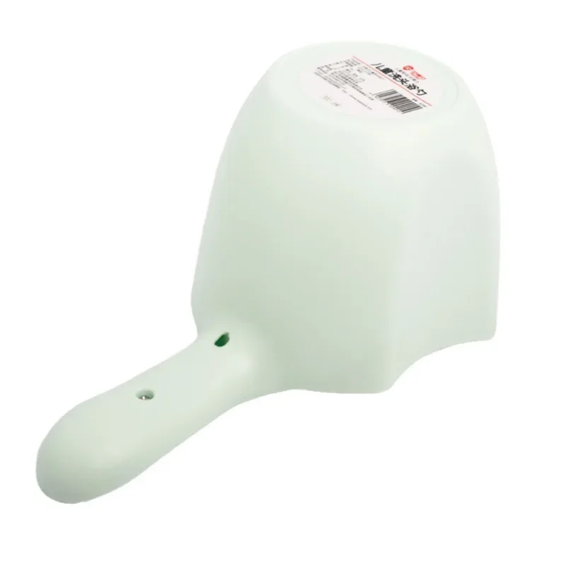 Ergonomischer Baby-Badelöffel, Spritzbecher zum Shampoo-Wasserspiel, weiche, abgerundete Kanten für die Sicherheit von Kleinkindern