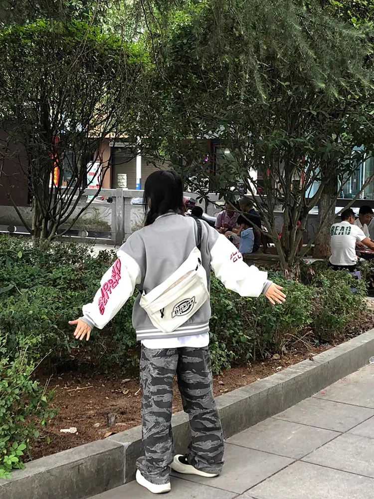 

Женские бейсбольные куртки зеленого цвета, осенние, с эффектом двухслойности, с нашивками из канваса, с вышитыми огненными узорами, модные, винтажные, с застежкой, в стиле сафари, из замши, для активного отдыха