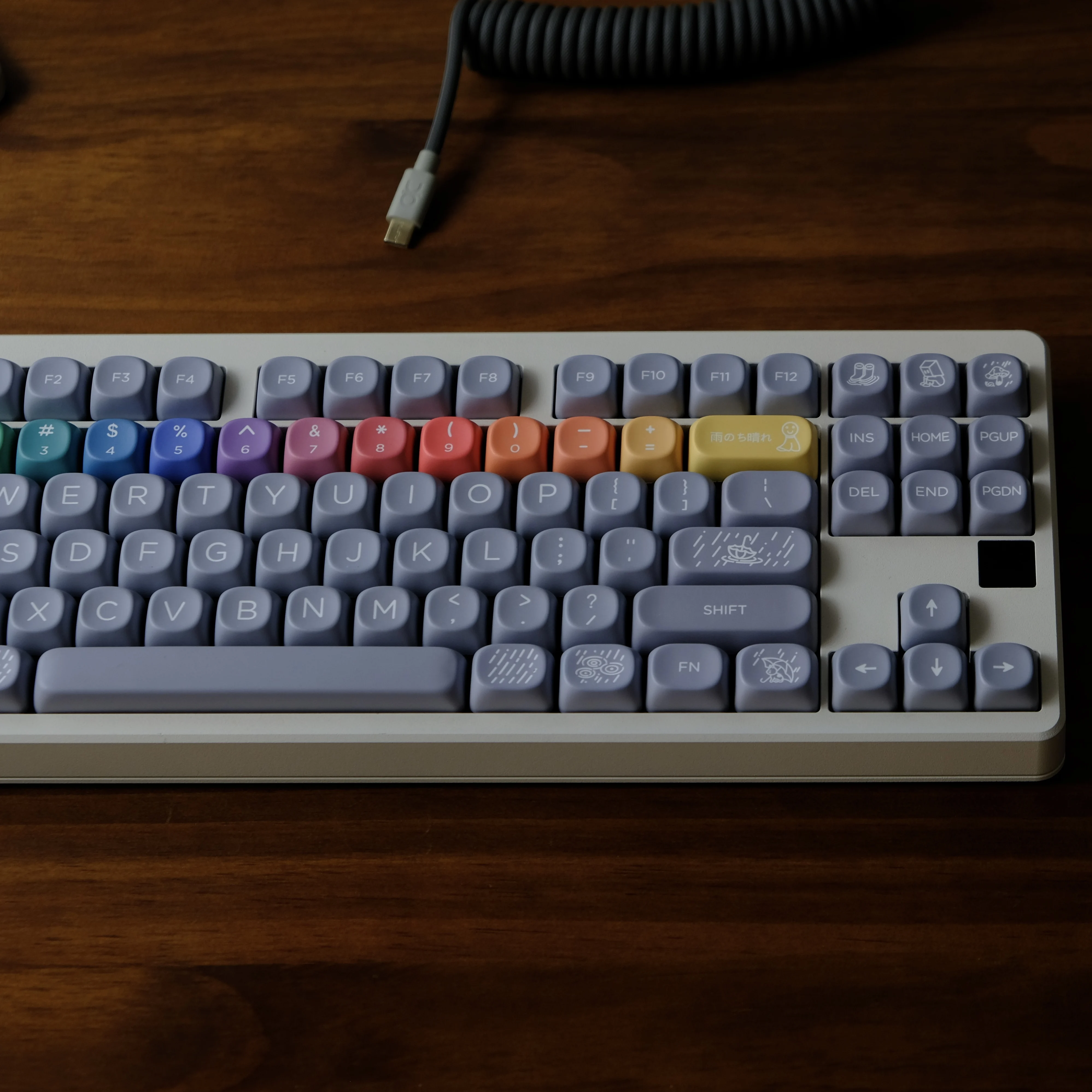 

После дождя Клавиатура MOA Высота PBT Сублимация Передняя ступенька из сброса магнитной оси F99 104 F87