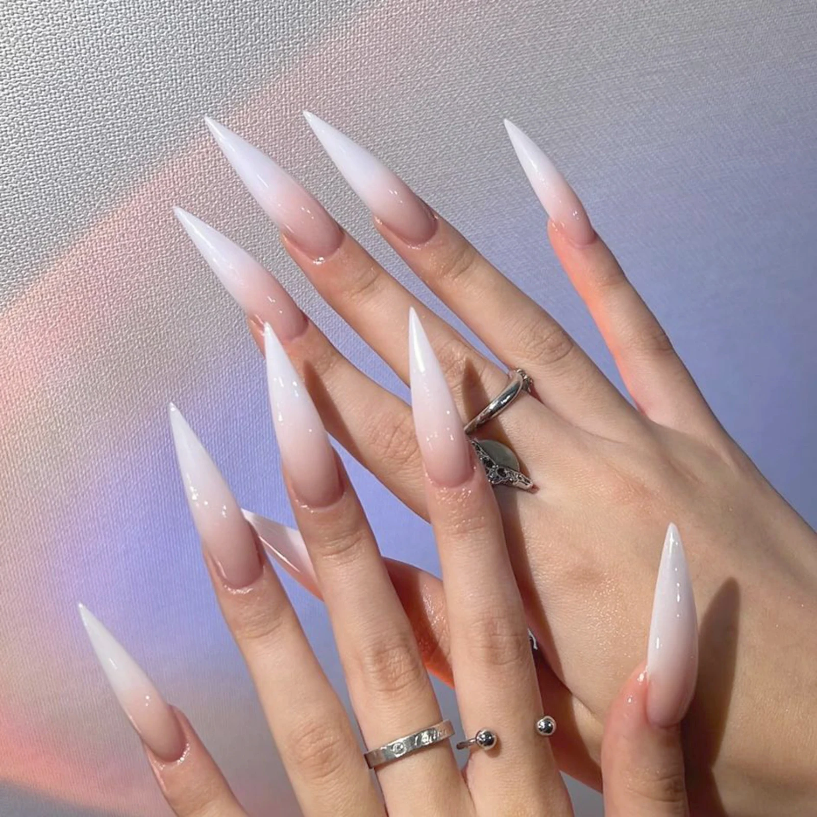 24-teiliges glänzendes schwarzes künstliches Nägel-Set zum Aufdrücken von Nagelspitzen, einfarbig, lang, Stiletto, abnehmbare kü