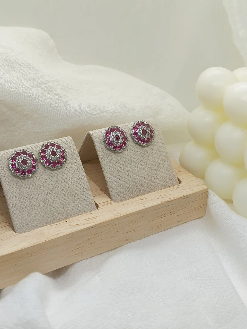 

Elegant Fashion 925 Sterling Silver Natural Ruby Ear Stud Halo Diamond Round Basic Hoop Earring Sparkling Party Wedding Jewelry