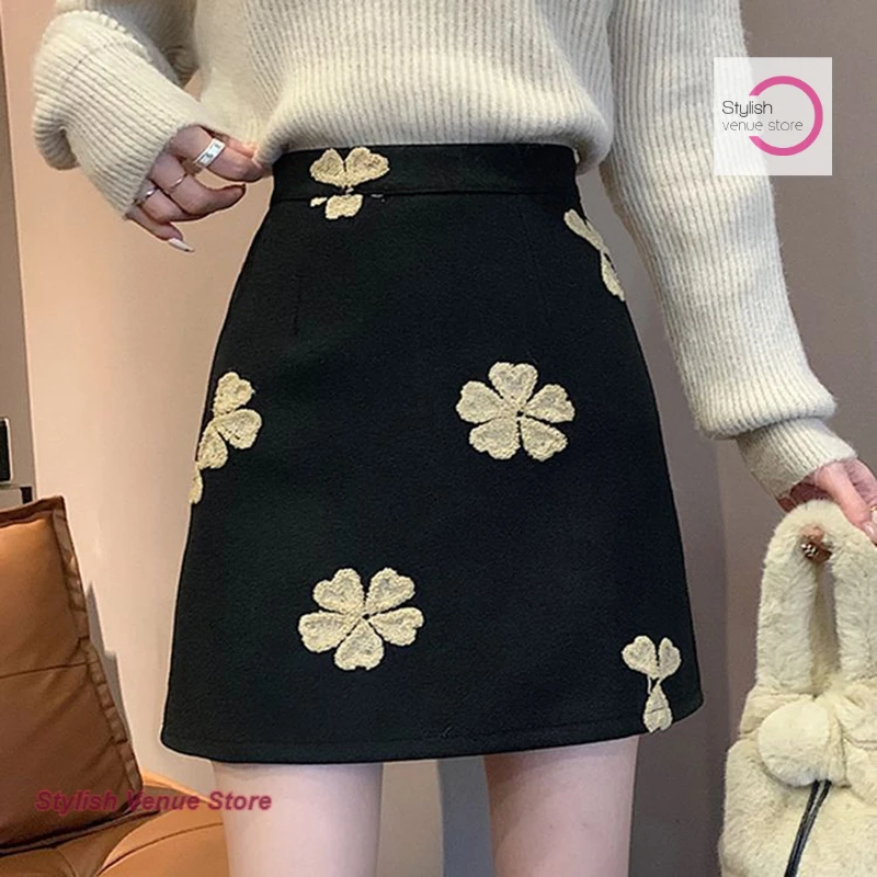 Korean style black embroidered woolen skirt women's autumn and winter new fashion short skirt with high waist and thin words.