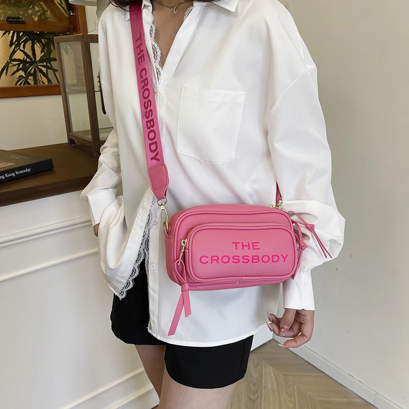 

Elegant Vintage Handbag For Women With Unique Letter Logo And Solid Color In Minimalist Business Commuter Design