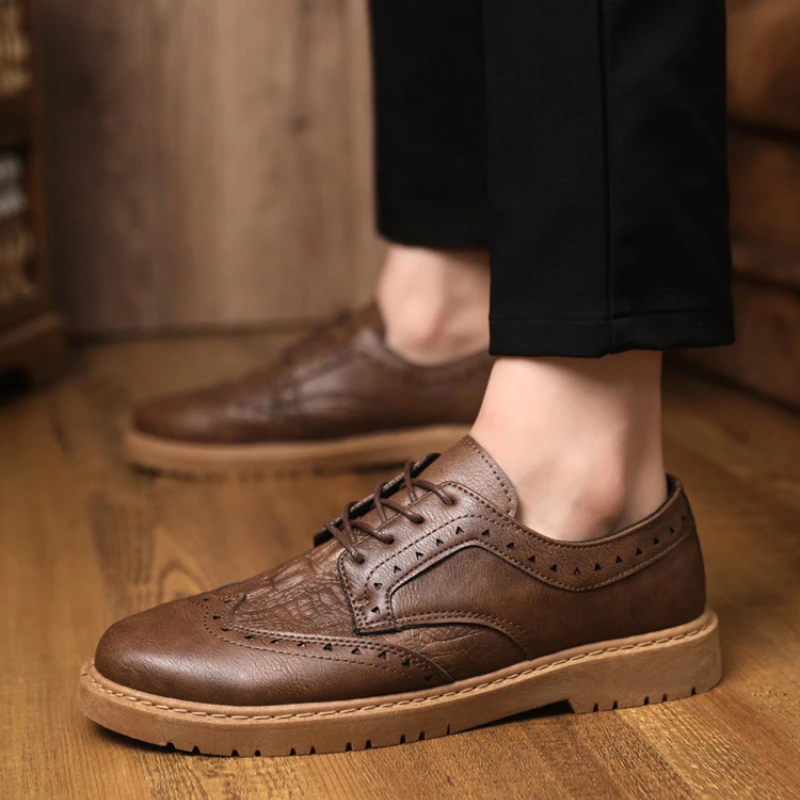 Sapatos de couro de luxo masculino, Brogue de alta qualidade, sola macia confortável, sapatos casuais com renda, sapato vestido de negócios masculino